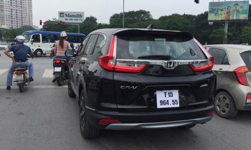 Honda CR-V 7 chỗ bất ngờ xuất hiện trên đường phố Hà Nội