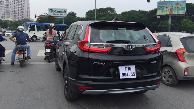 Honda CR-V 7 chỗ bất ngờ xuất hiện trên đường phố Hà Nội